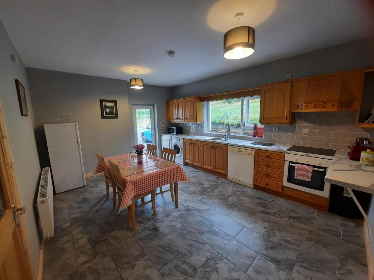 Conneelys Cottage, Connemara, Clifden, H71Y096 Extérieur photo